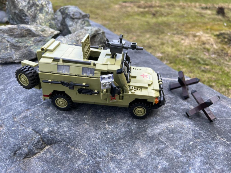 Конструктор Армия России - Бронеавтомобиль ТИГР-М СпН - АР-01020